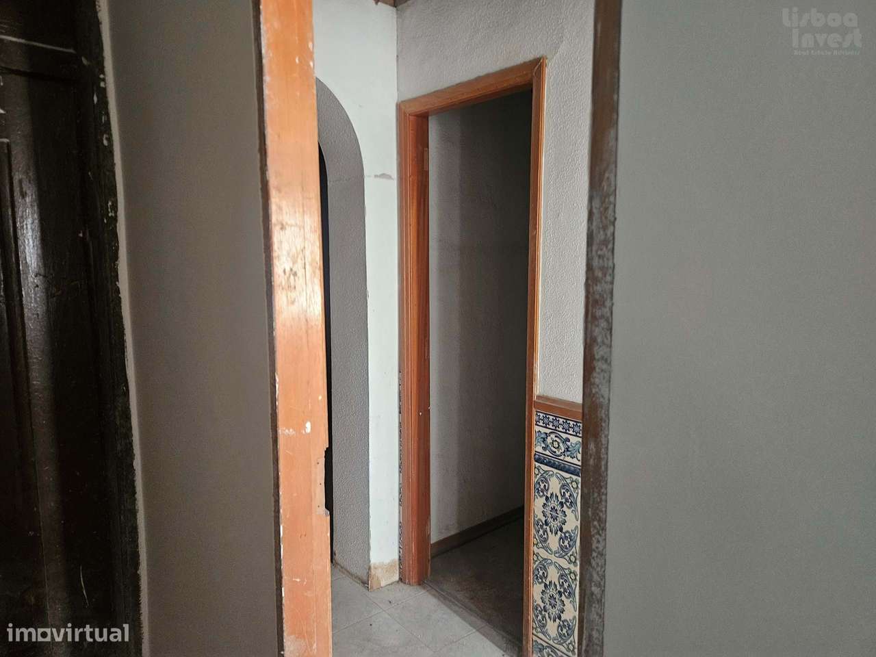 Vendo T2 para remodelação em predio totalmente remodelado-17