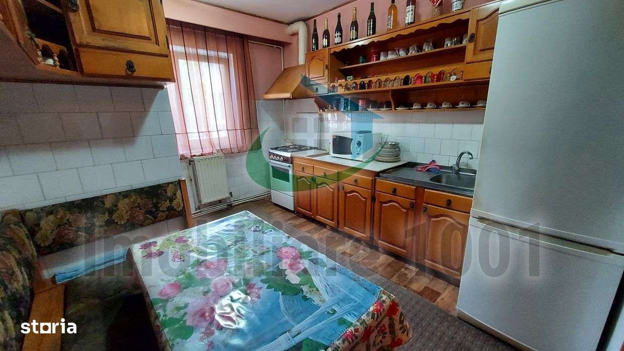 Apartament 4 camere, Republicii, etaj 1, garaj și boxa, zona Canal 7-5