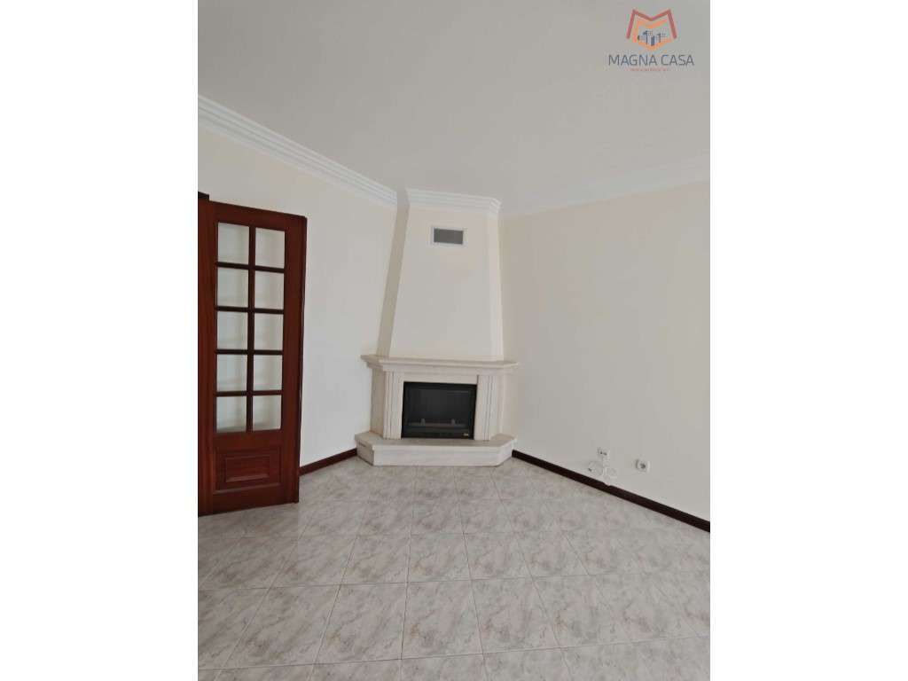 Apartamento T2 com Parqueamento em Algueirão-Mem Martins.-6