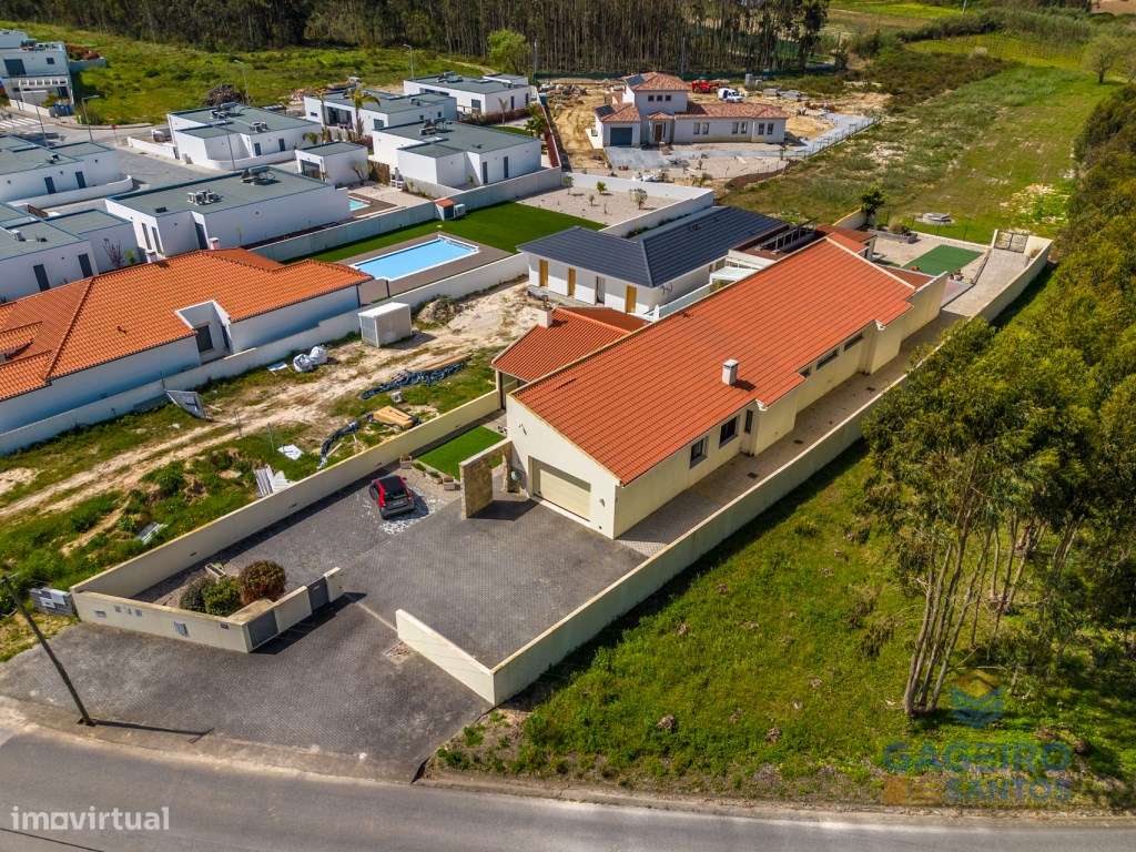Moradia com piscina e terreno em São Martinho do Porto-5