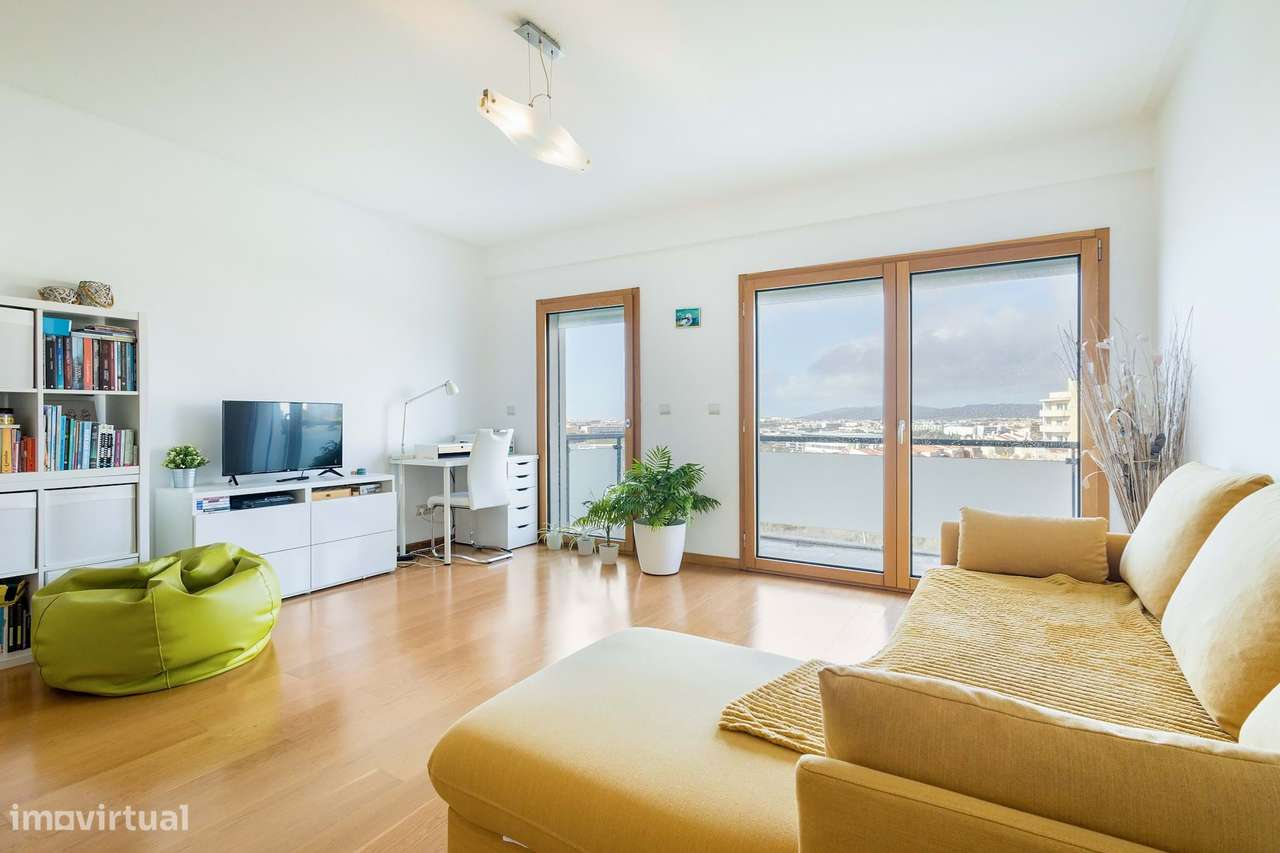 T2 em Paço de Arcos com Box, Varanda e Vista - Grande imagem: 2/30