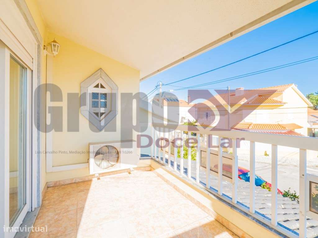 Moradia Isolada T5 com Garagem e anexo em Quinta do Conde-33