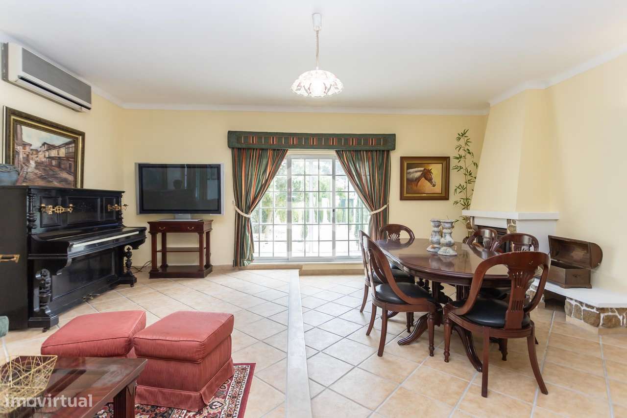 Quinta com 5 quartos com  piscina, campo de jogos e Boxs para cavalos-4