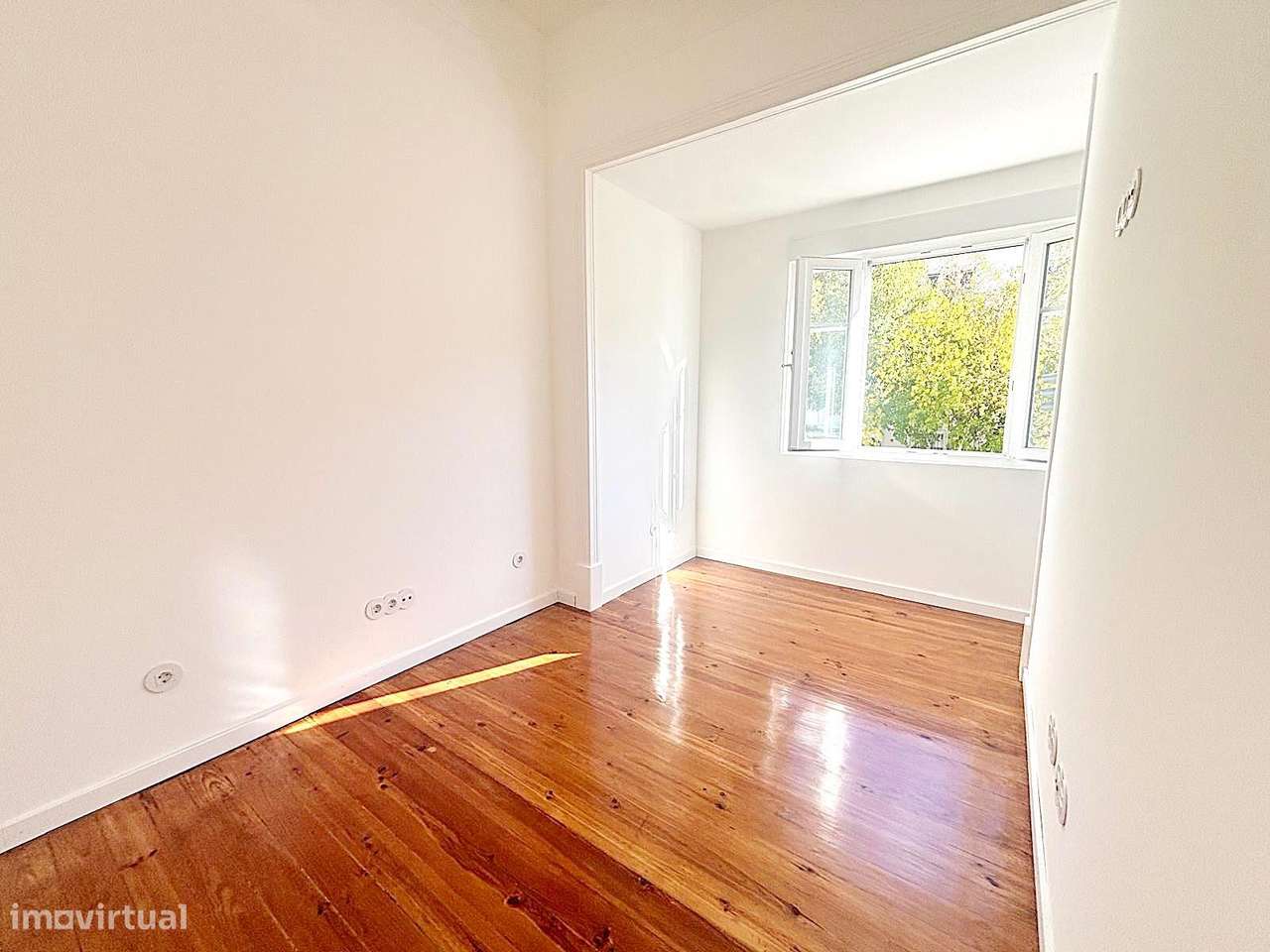 T3 totalmente remodelado com varanda na Av. General Roçadas!-28