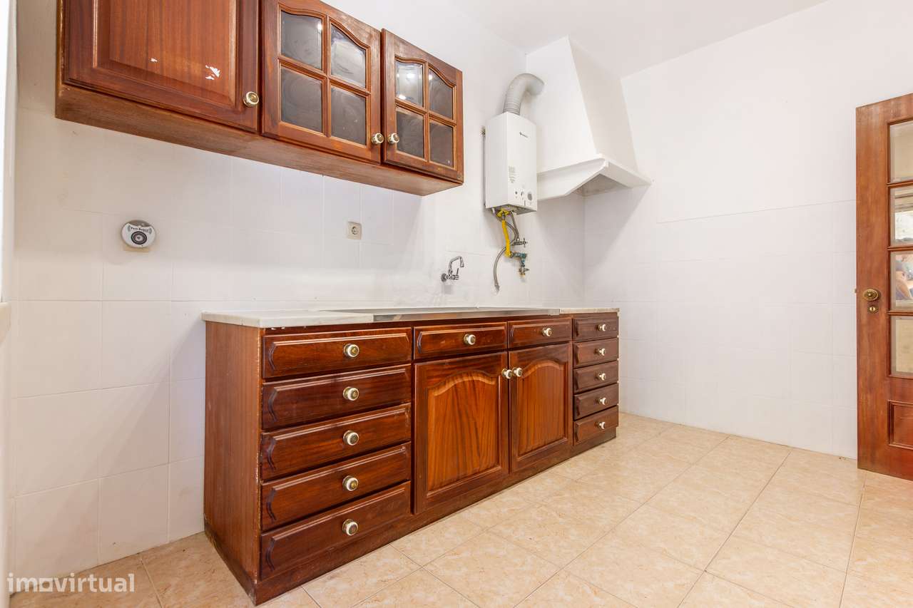 Moradia T2+1 com Anexo Independente, Garagem, Terraço e Adega – Q cd-16