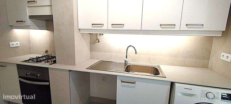 Apartamento T3 com estacionamento privativo, na Quinta do Marquês - Grande imagem: 4/12