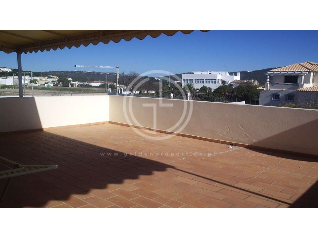 Moradia T4 com piscina localizada numa zona calma entre Loulé e Alm...-29