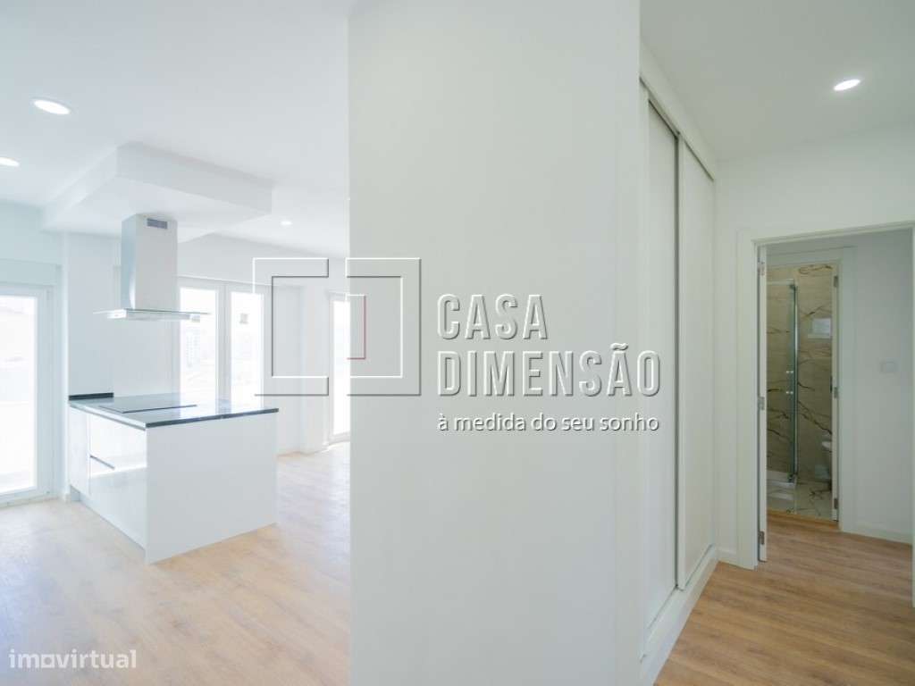 Apartamento de tipologia T3 com varandas em Benfica!! - Grande imagem: 2/32