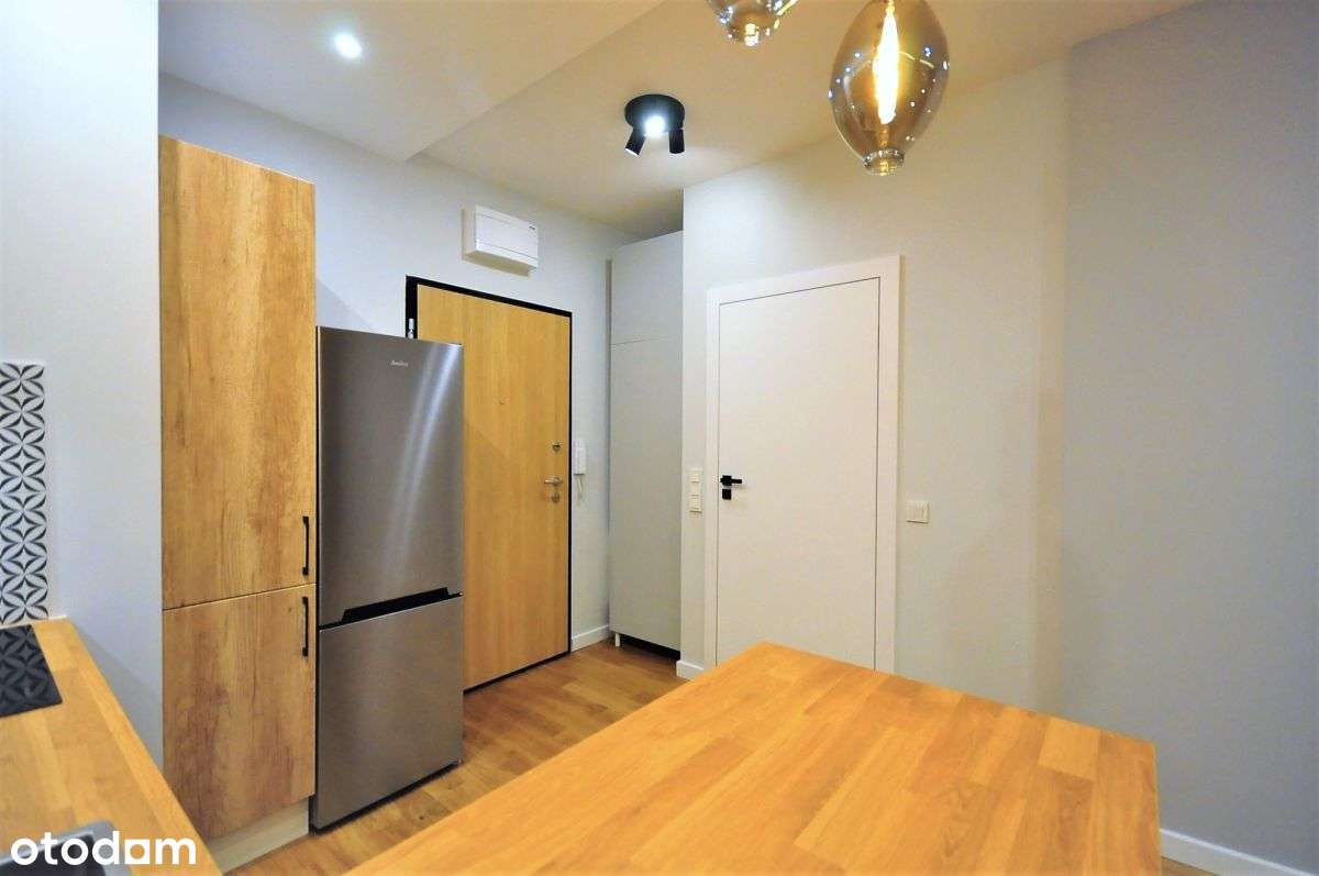 Kawalerka z sypialnią, balkonem i garażem.-5