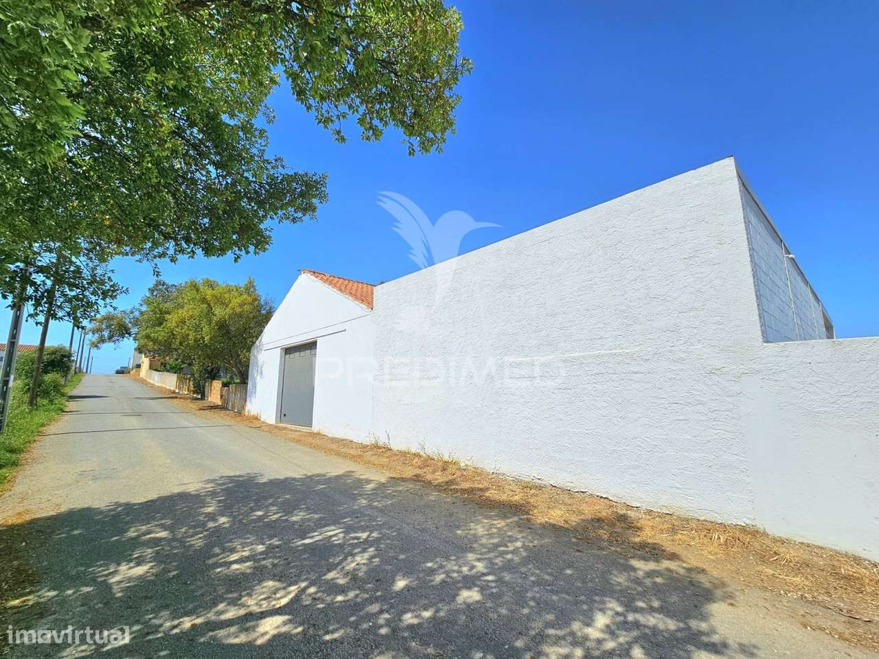 Moradia com dois armazéns e terreno - Grande imagem: 4/25