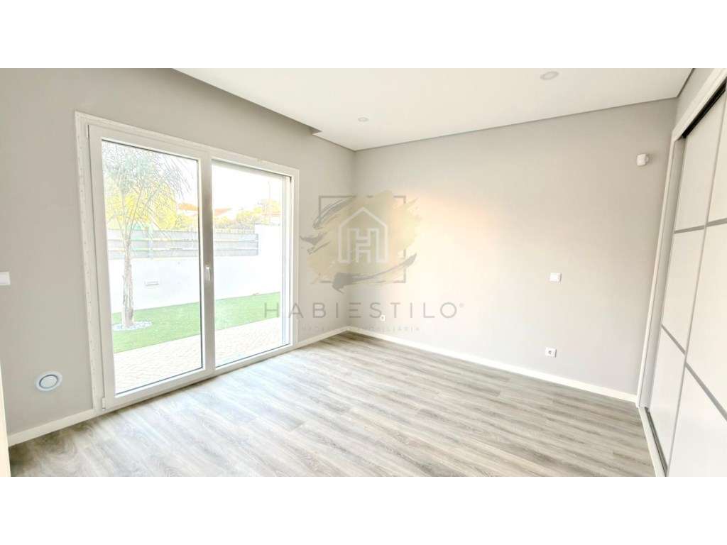 MORADIA T4 COM PISCINA EM AZEITÃO | OPORTUNIDADE A NÃO PERDER-24