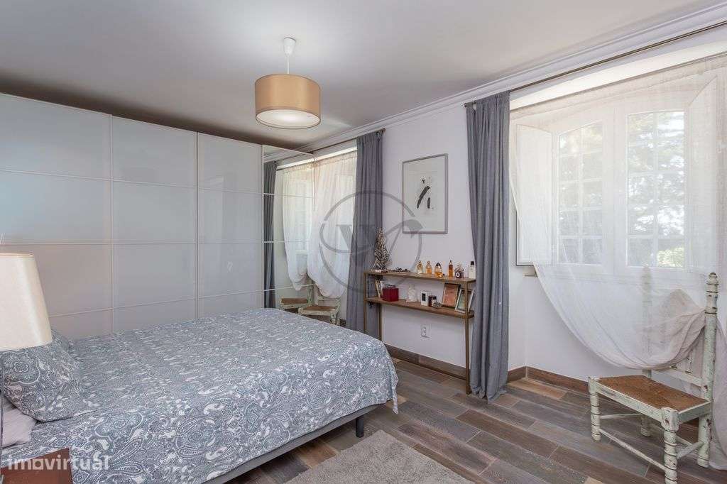 Moradia T5 com jardim e piscina no coração histórico de Azeitão-28