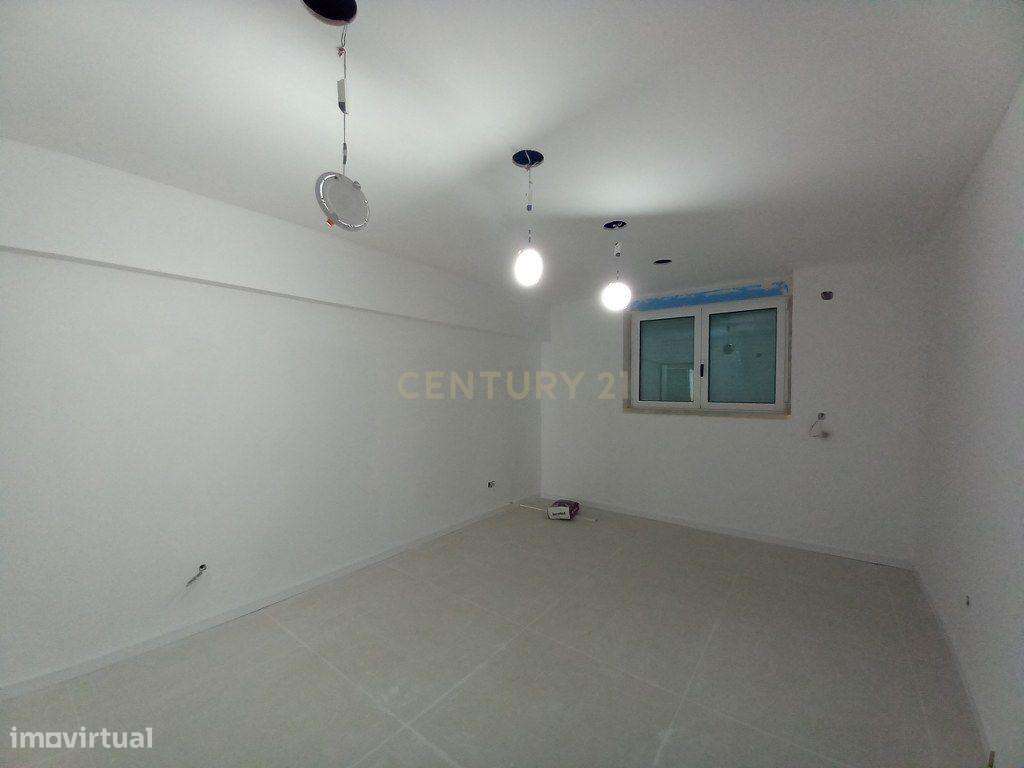 T4 Totalmente Remodelado no Forte da Casa – Espaço e Conforto Perto de - Grande imagem: 5/21