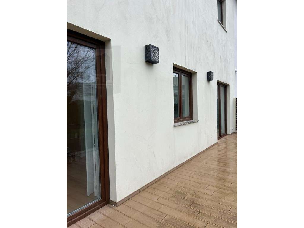 Moradia Geminada V5 p/ Venda em Guimarães-10