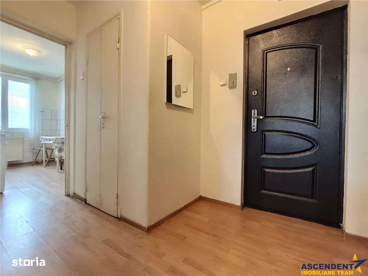 Apartament cu potential ridicat, locatie privilegiata, Grivitei, Braso - Imagine principală: 3/8