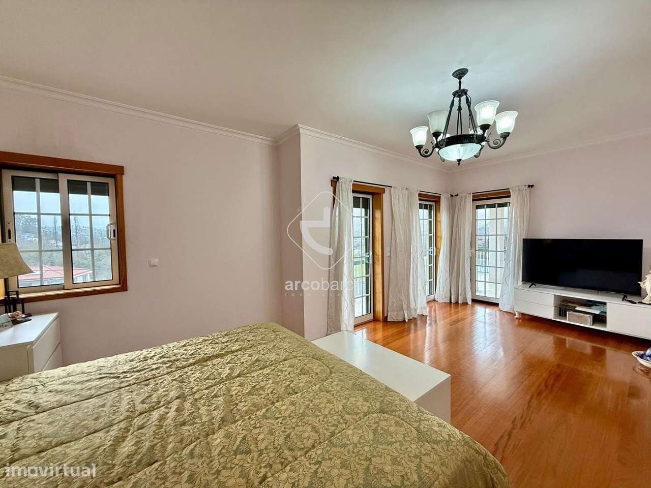 Moradia T4 com piscina - Arcos de Valdevez-25