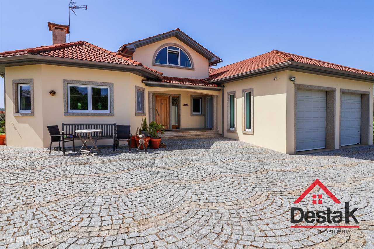 Fantástica Moradia isolada V4 em Lordosa, Viseu-55