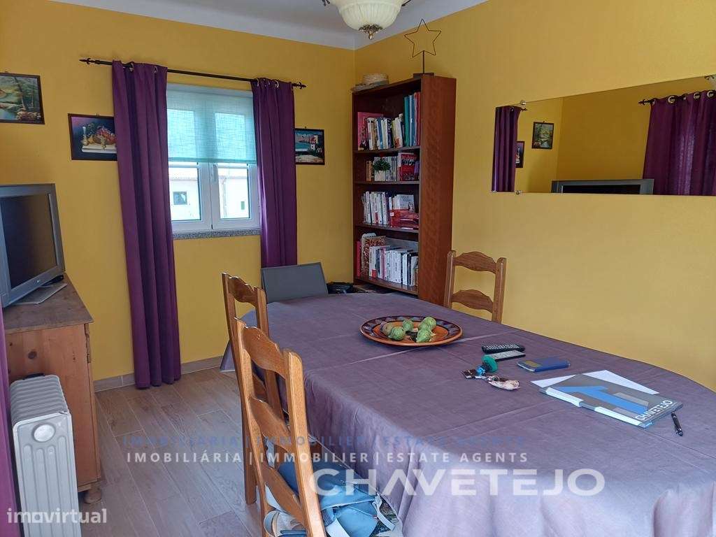 Moradia de Campo com Terreno, Furo de Água e Olival-6