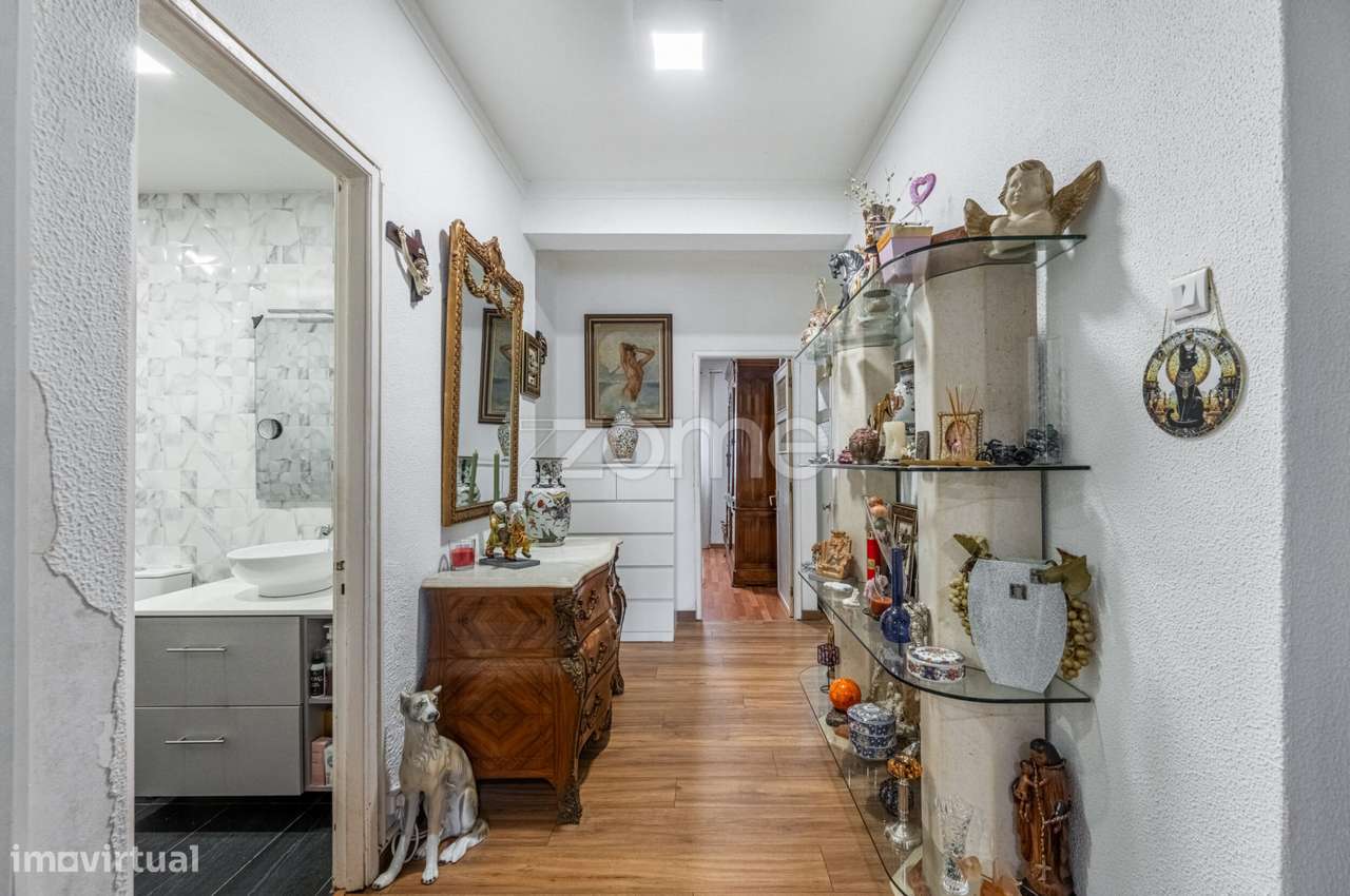 Moradia com duas habitações independentes ao Hospital São João e IS... - Grande imagem: 3/31