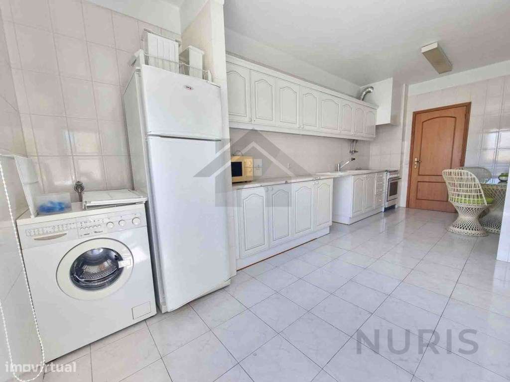 Apartamento T2 para Arrendamento Anual na Praia da Rocha - Grande imagem: 4/17