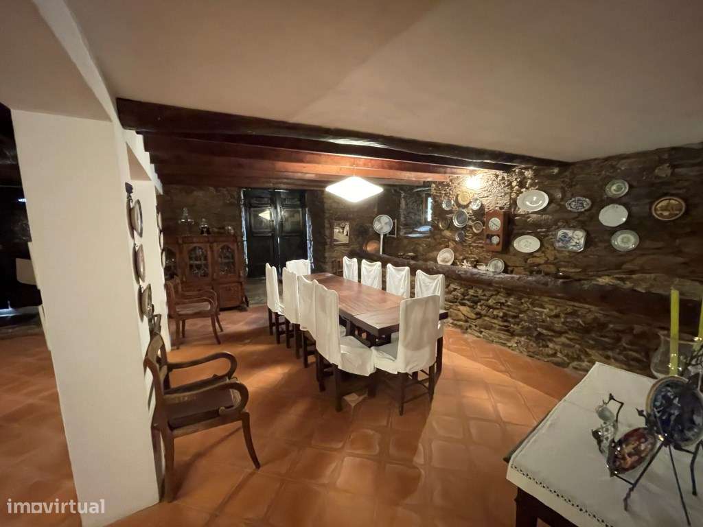 Moradia Espaçosa em Carção - Vimioso - Oportunidade Única-6