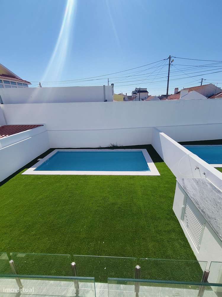 Oferta 1% do Valor de aquisição - Moradia em banda T4 com Piscina - Grande imagem: 4/60