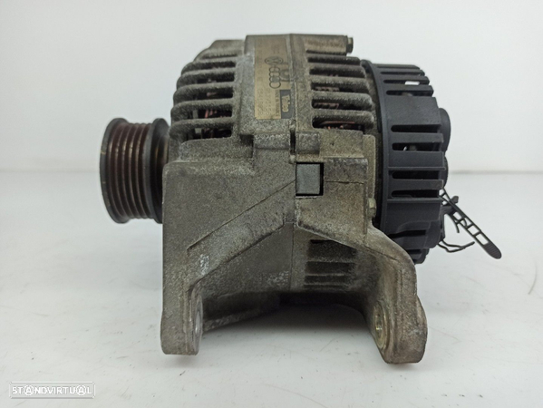 Alternador Volkswagen Passat (3B2) - 4