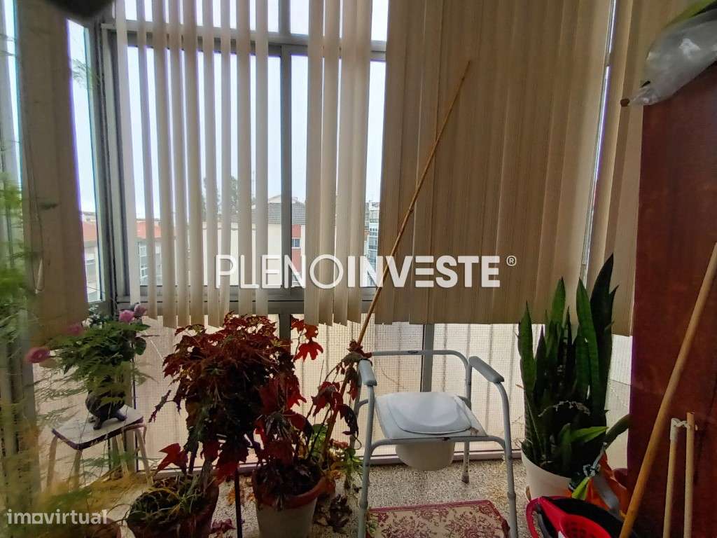 Apartamento T2 à venda na Torre da Marinha-13