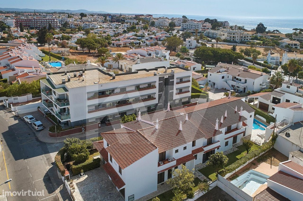 Condominio Privado com seis moradias a 400m da praia I Jardim com Pisc