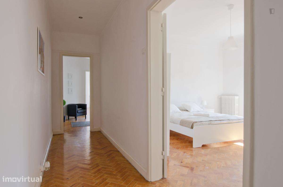 Quarto - localizado em Picoas Lisbon - Grande imagem: 3/7