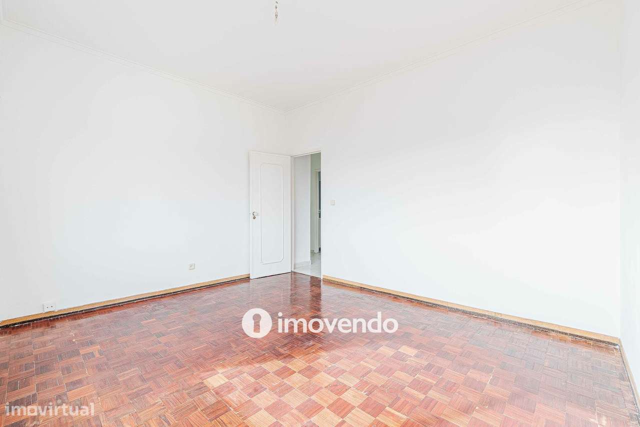 Apartamento T2 com áreas amplas, em Odivelas-20