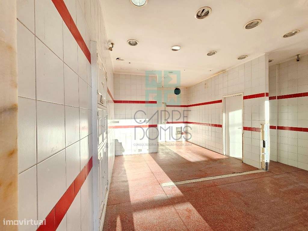 Loja comercial com 50m2, montra, zona movimentada, no Cacém, Sintra-10