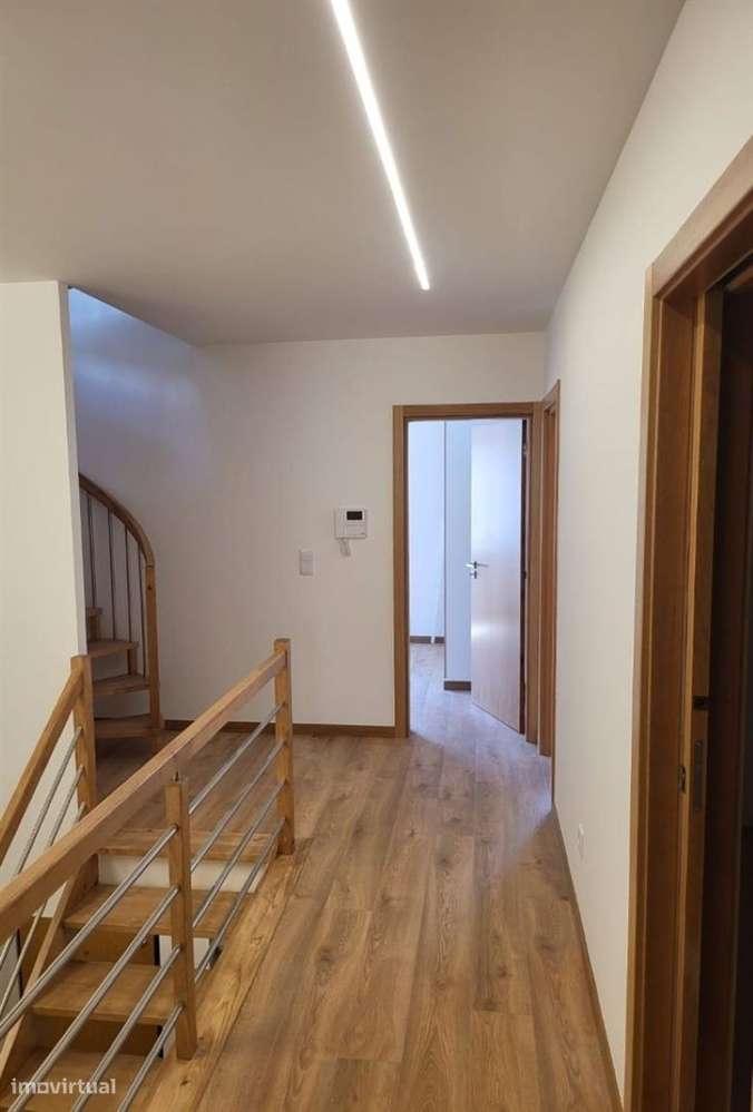 T3 Remodelado, com cozinha equipada às Portas de Benfica-34