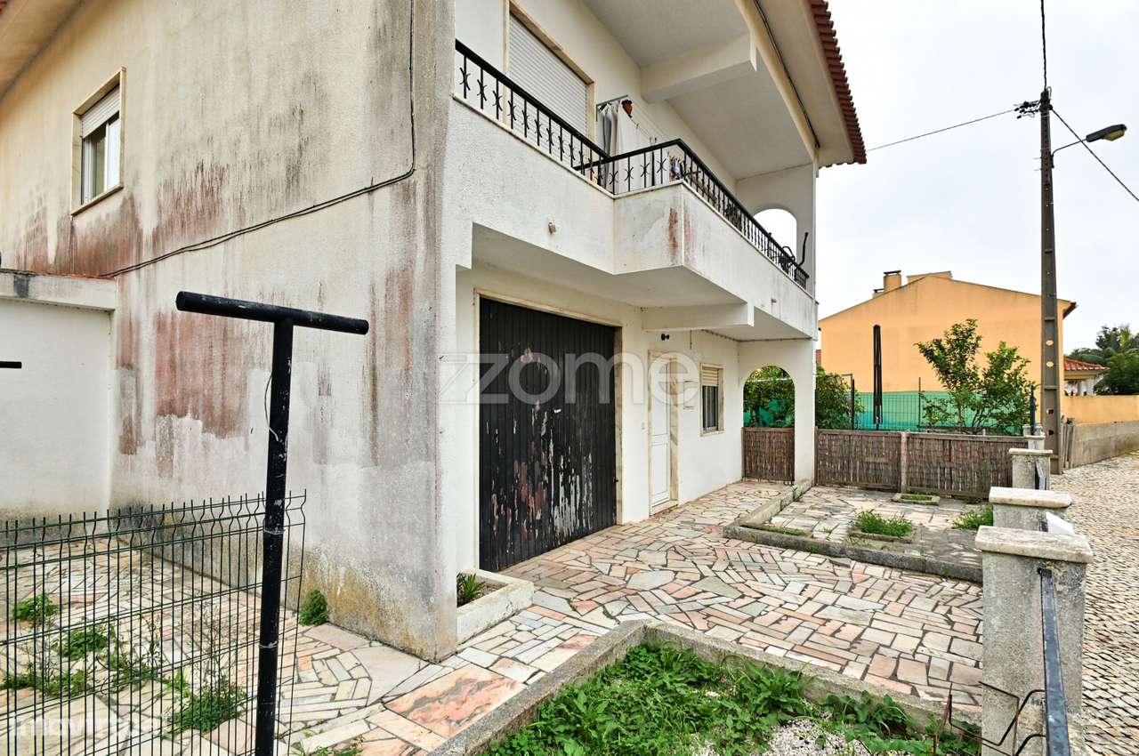 Moradia T4+2 com sótão, garagem e anexo em Matos Cheirinhos - Grande imagem: 5/49