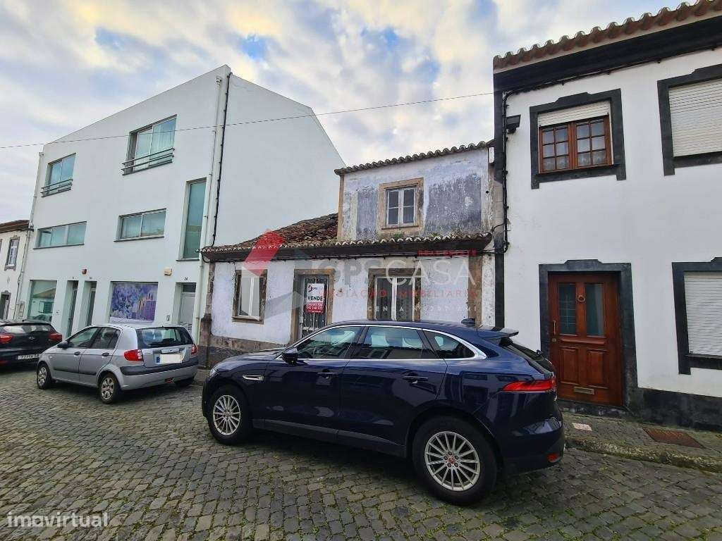 Oportunidade única no centro da Praia da Vitória!-6