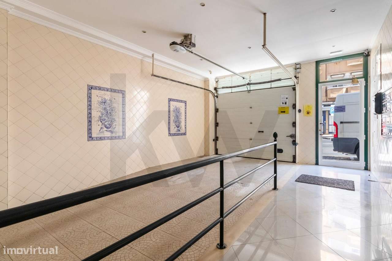 T2 na Rua Morais Soares | c/ Garagem e Elevador-26