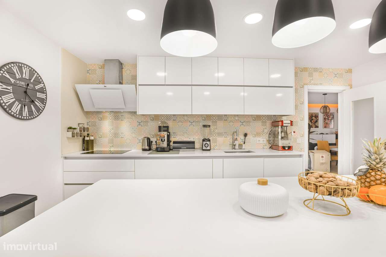 Qualidade de Vida e Bom Gosto nos Jardins de Santiago - 4 Quartos e 3-7