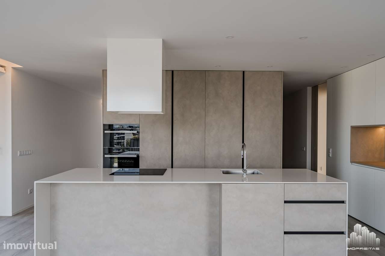 Fantástica Penthouse T4 com três Frentes e um Terraço de 120m2!-24