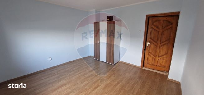 Vilă S+P+1E+M cu 7 camere de vânzare în TG. OCNA-2
