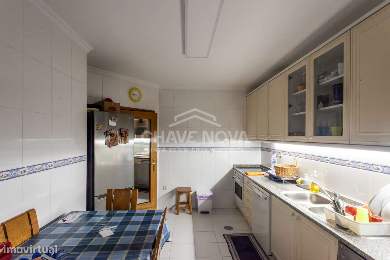 Apartamento T1+1 com vistas mar e a 400m da praia da Madalena. - Grande imagem: 5/25