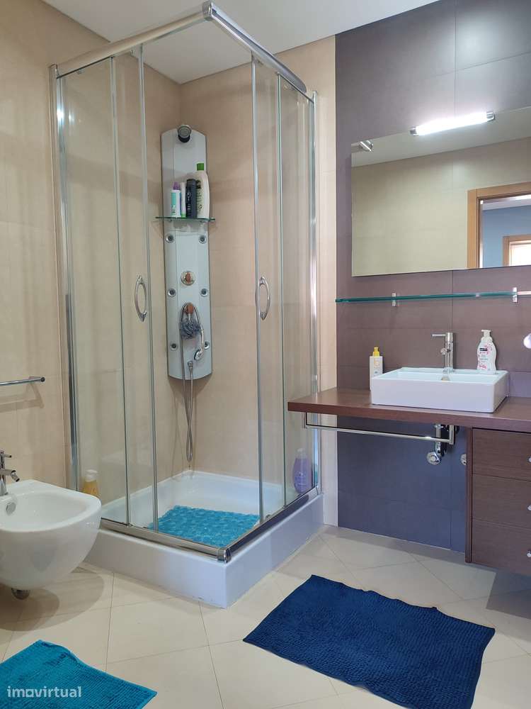 Moradia T4 (2 suites),cond. fechado, piscina, campo de jogos e ginásio-37