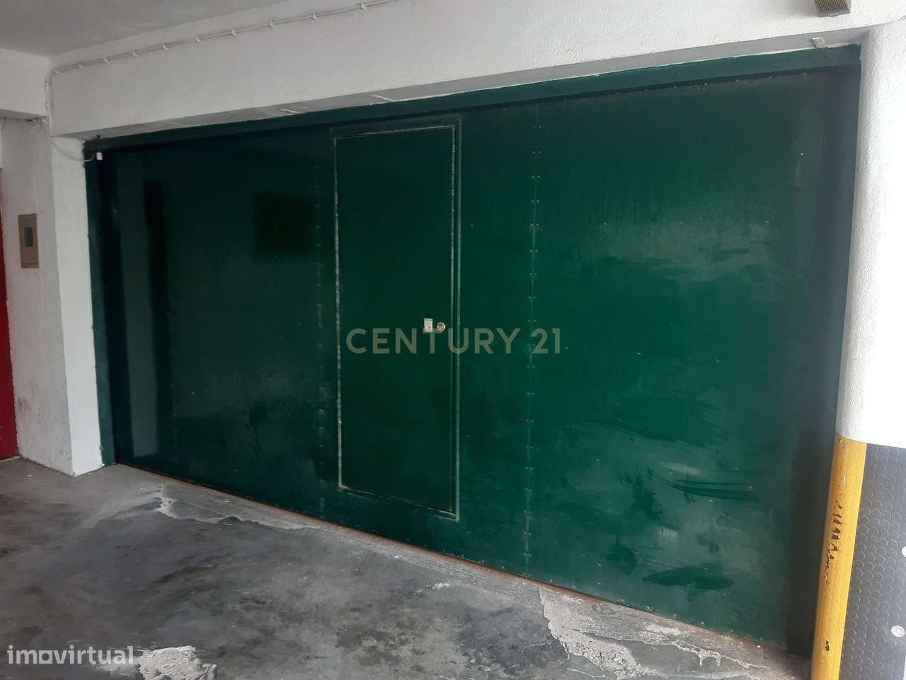 Parqueamento em Sacavém, em garagem fechada com portão automático - Grande imagem: 5/12