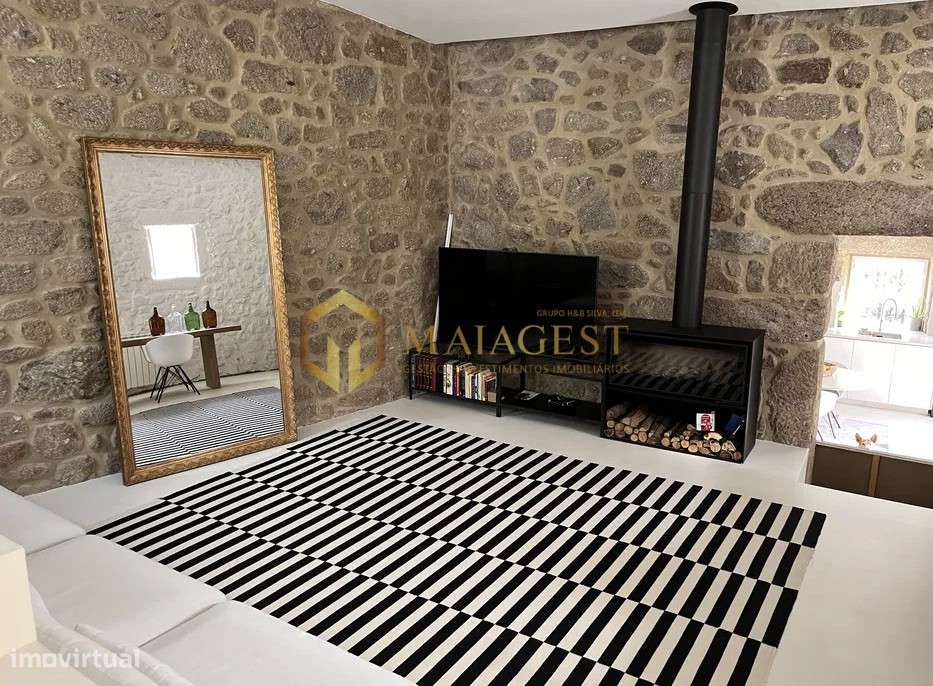 Casa de Pedra de Carácter Único com Conforto Contemporâneo - Grande imagem: 3/12