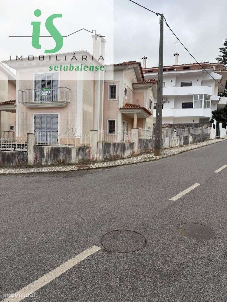 MORADIA T4 NA SOBREDA COM GARAGEM ISOLADA E TERRENO EM GAVETO.-40