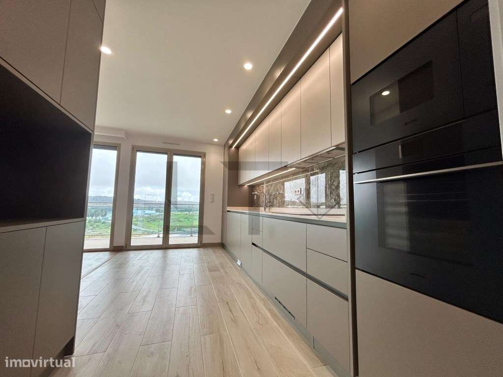 Incrível Apartamento T2 para Arrendamento com Rooftop, Piscina, Vis... - Grande imagem: 4/21