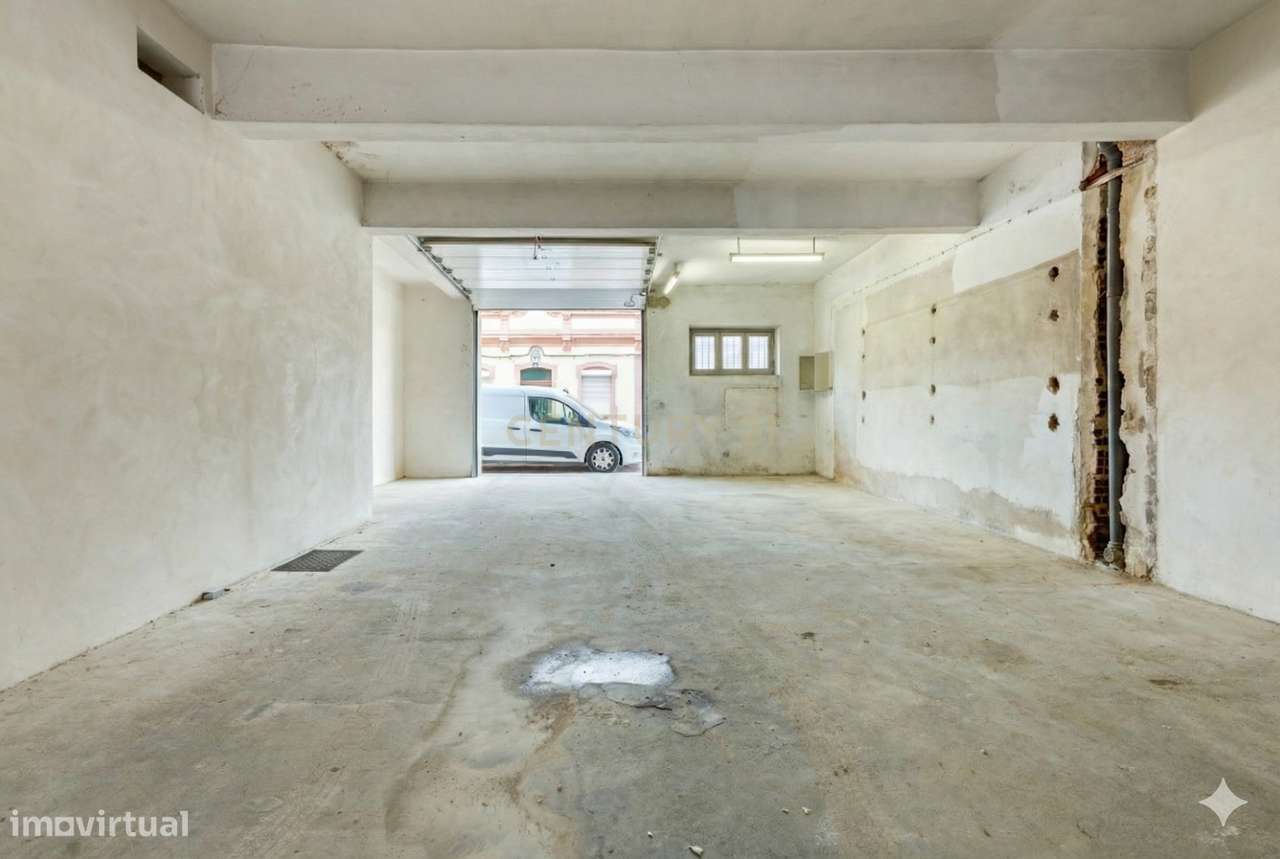 Armazém com afetação industrial no centro do Montijo - Grande imagem: 4/24