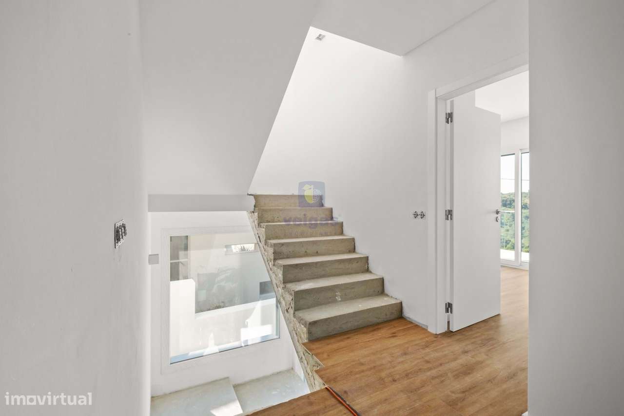 Moradia T5 Contemporânea com Piscina Aquecida – Santa Iria da Azóia-13