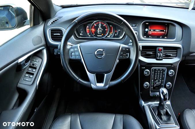 Volvo V40 D3 Drive-E Momentum - 23