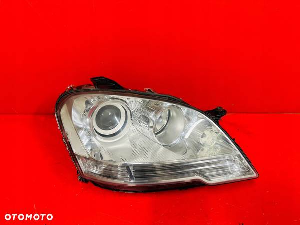 LAMPA PRAWA MERCEDES ML W164 LIFT ZWYKŁA BDB EUROPA SZKŁO CZYSTE HELLA - 1