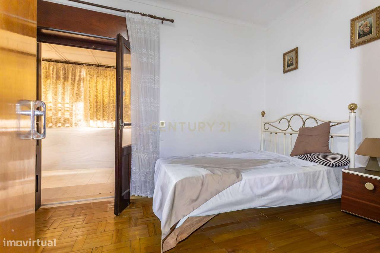 Oportunidade unica...  três assoalhadas e sótão!-23